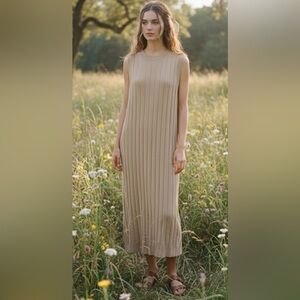 Fine Line Ribbed Midi/Maxi H&M Dress. Size M. Excellent condition.